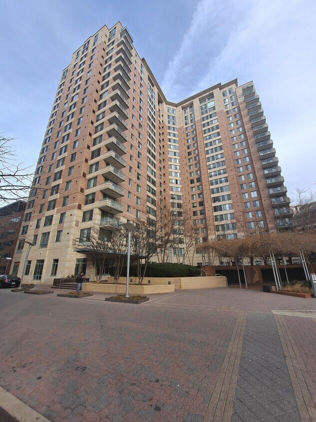 Photo - 851 N Glebe Rd (Arlington, VA)