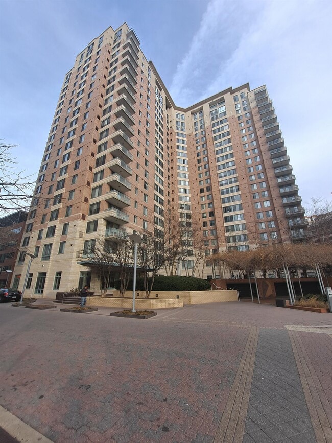 Building Photo - 851 N Glebe Rd