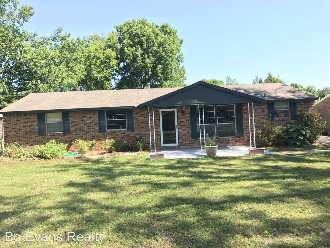 Primary Photo - 722 Mimosa Rd