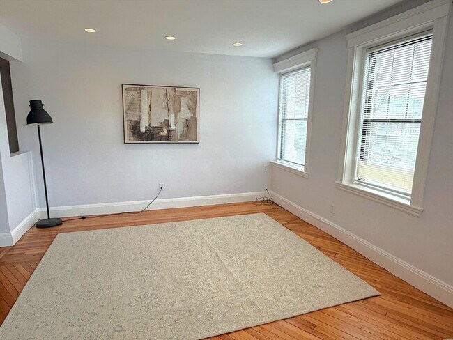 Foto del edificio - 374 Chestnut Hill Ave
