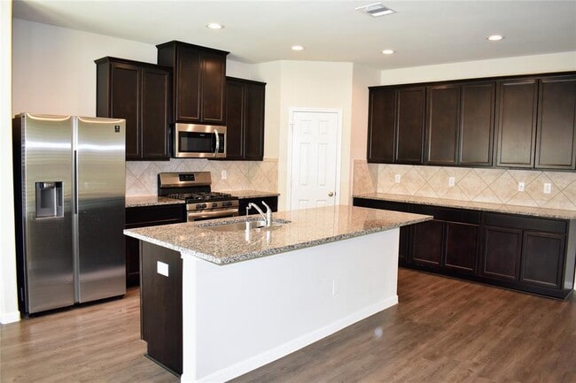 Building Photo - 3622 Vista Pointe Dr