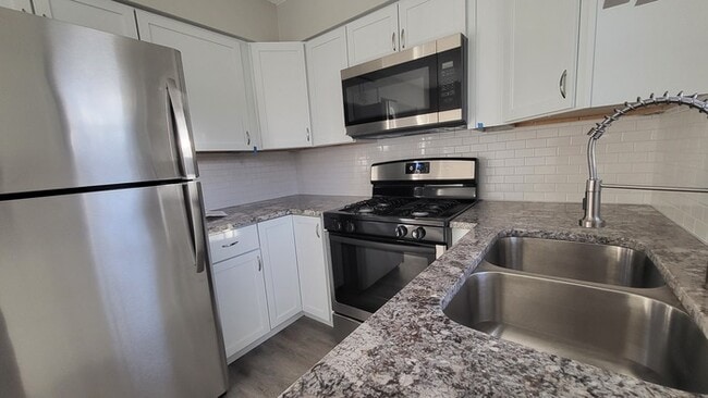 Building Photo - Updated 2 bed 1 bath
