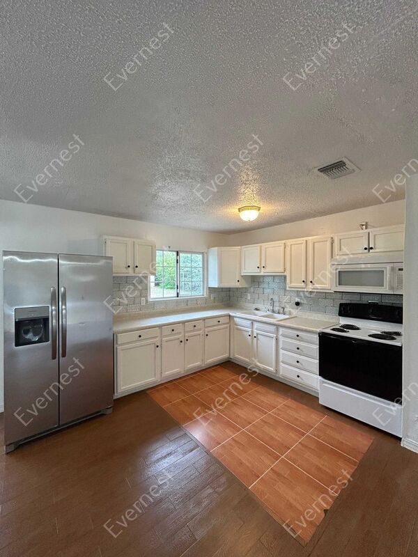 Foto del edificio - 5707 Timberrock Dr