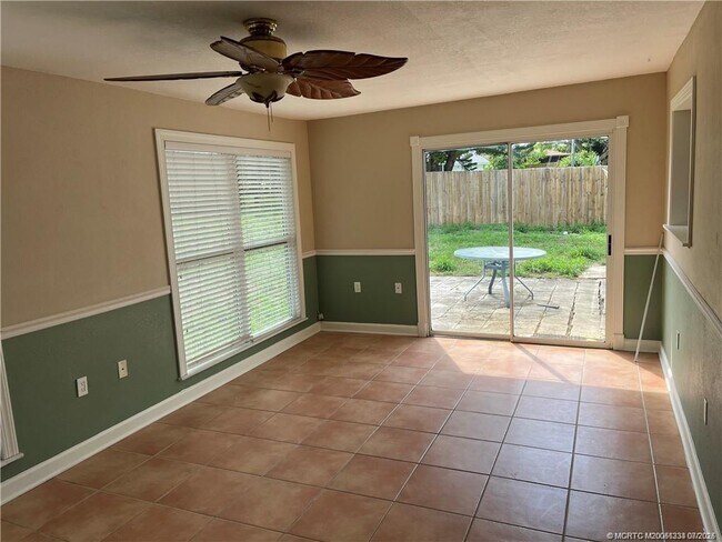 Foto del edificio - 2327 NE 16th Ct