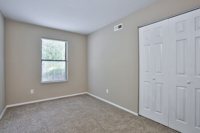 Building Photo - Upgraded Apartment- Just minutes from Drur...