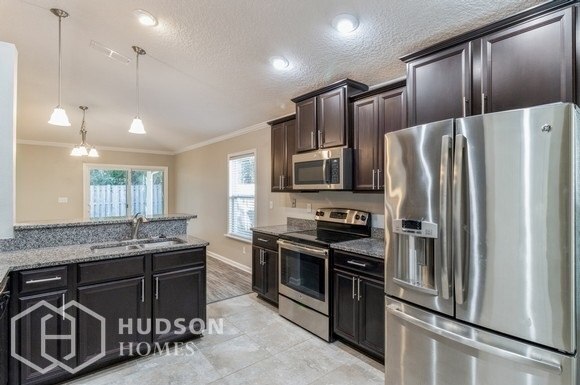 Building Photo - 15744 Canoe Creek Dr