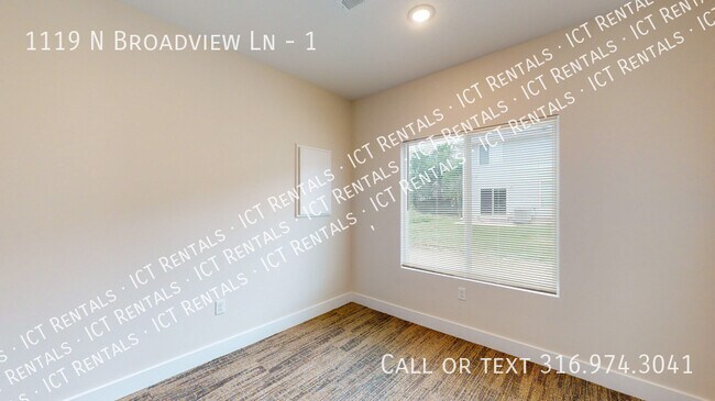 Foto del edificio - 1119 N Broadview Ln