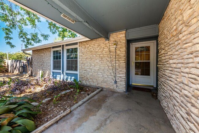 Building Photo - 1202 Wroxton Way