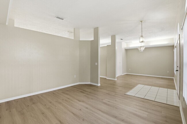 Foto del edificio - 4 bedroom 3 bath home in NW Broadmoor