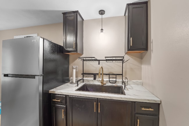 Building Photo - 108 Robble Ave