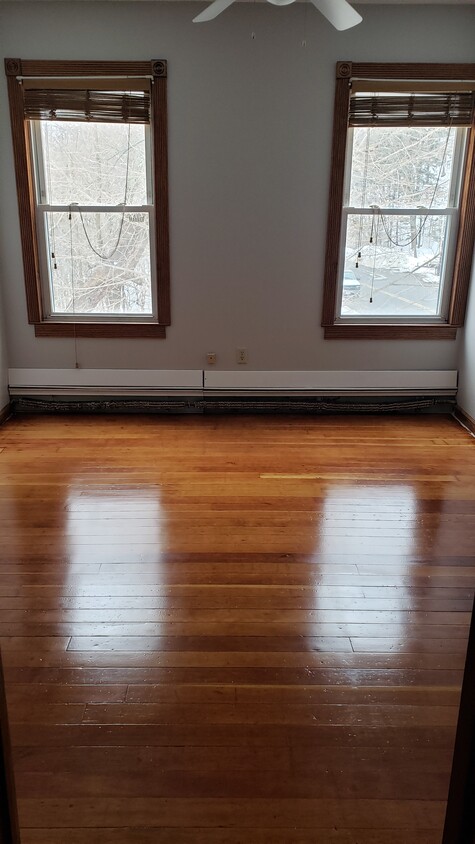 Primary Photo - 321 Woronoco Rd