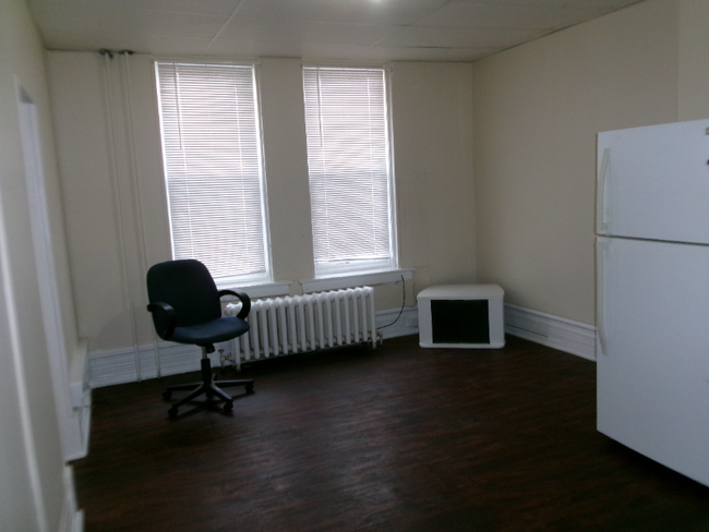 Building Photo - 1017 Lehman St