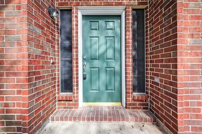 Foto del edificio - 7115 Renfro Dr