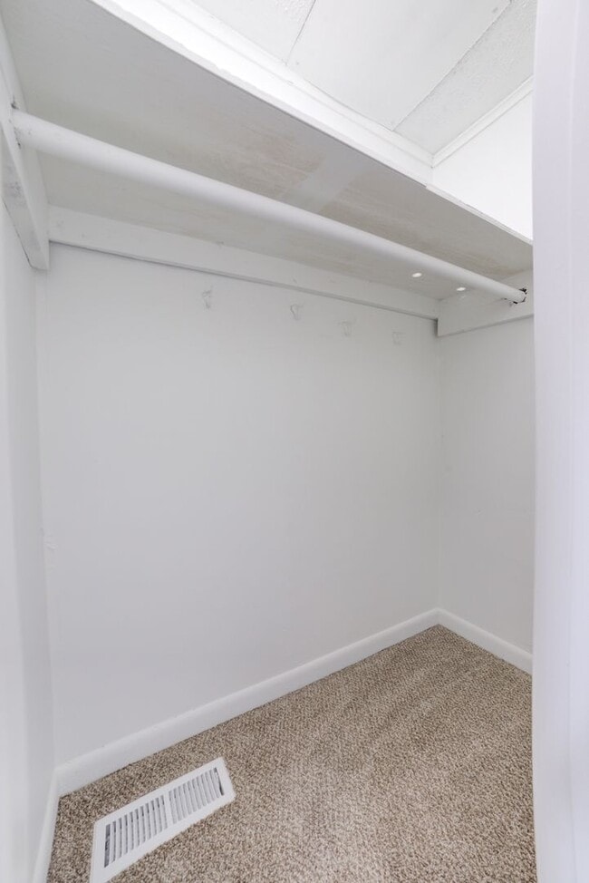 Building Photo - 1531 W 46th St
