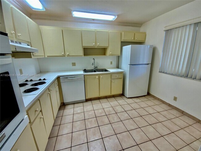 Building Photo - 417 Lakeview Dr
