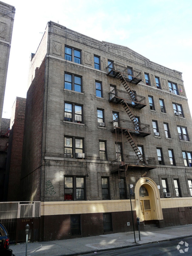 Building Photo - 2485 Morris Ave