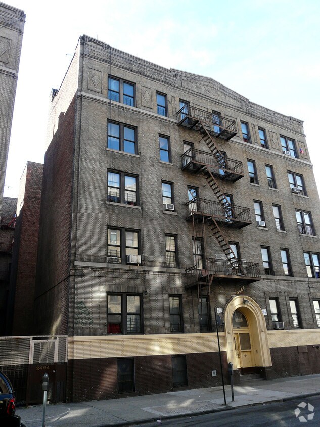 Foto del edificio - 2485 Morris Ave