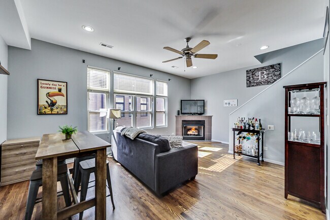 Foto del edificio - 2312 W Bloomingdale Ave