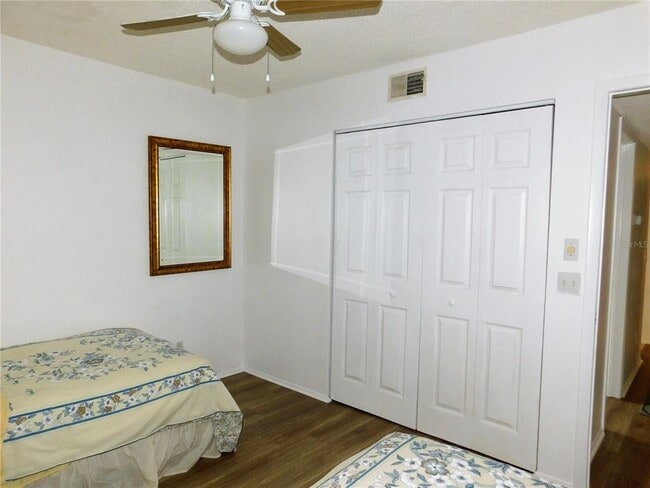 Building Photo - 124 Woodlake Wynde