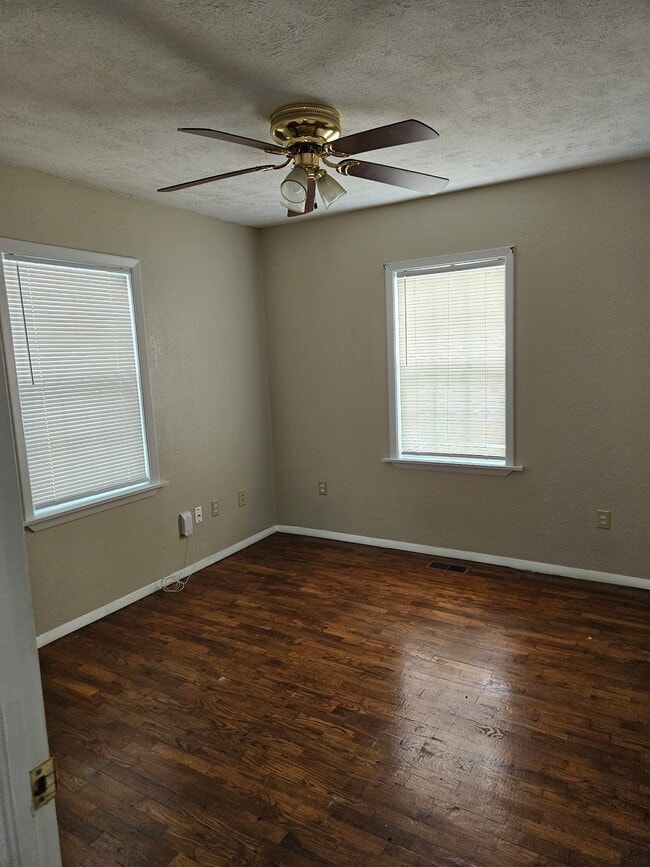 Foto del edificio - 1649 E Blaine St