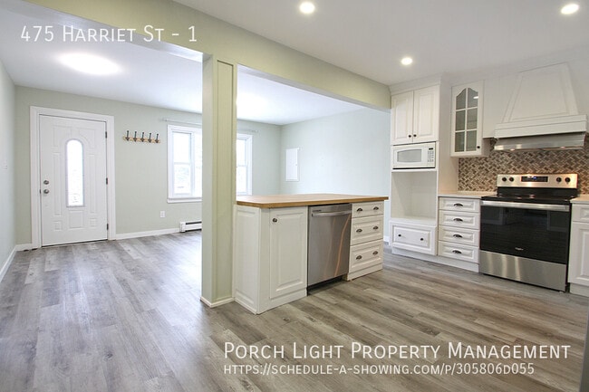 Building Photo - BEAUTIFUL 2 Bedroom Main floor with parking and private laundry