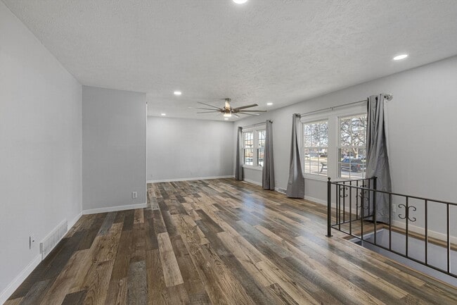 Photo - **3 Bedroom with a non-conforming and 2.5 bathrooms in Millard** House