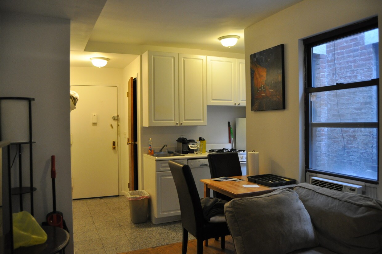 7 Carmine St, New York, NY 10014 Apartments in New York, NY