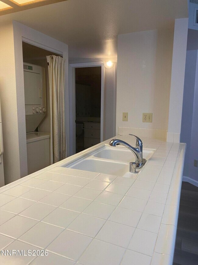 Building Photo - 2875 Idlewild Dr