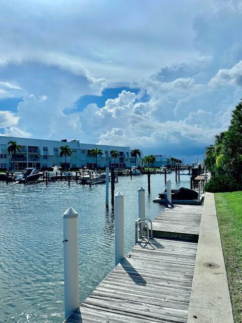 Foto del edificio - 1111 Singer Dr