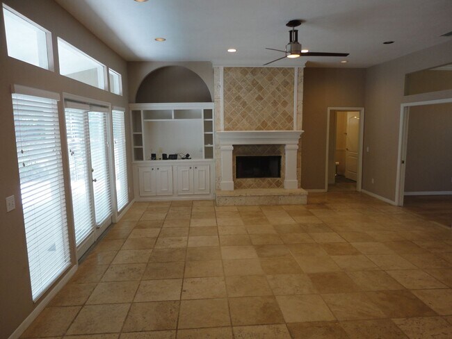 Foto del edificio - Beautiful 3 BR/2.5 BA in Park Avenue Subdivision