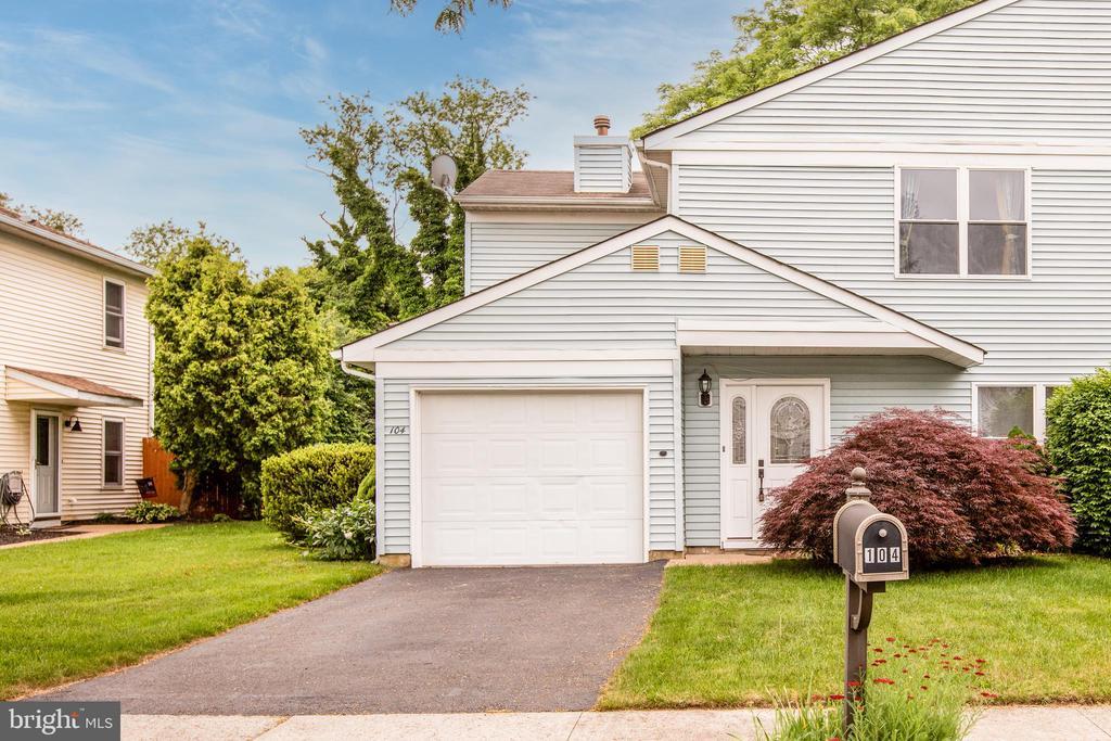 Foto principal - 104 Pebble Rd