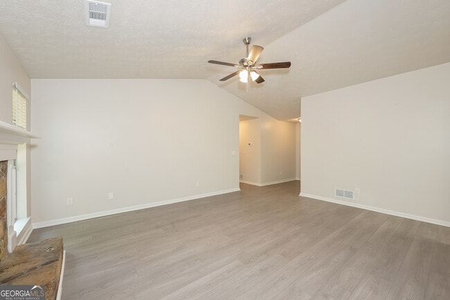 Building Photo - 2270 Village Dr