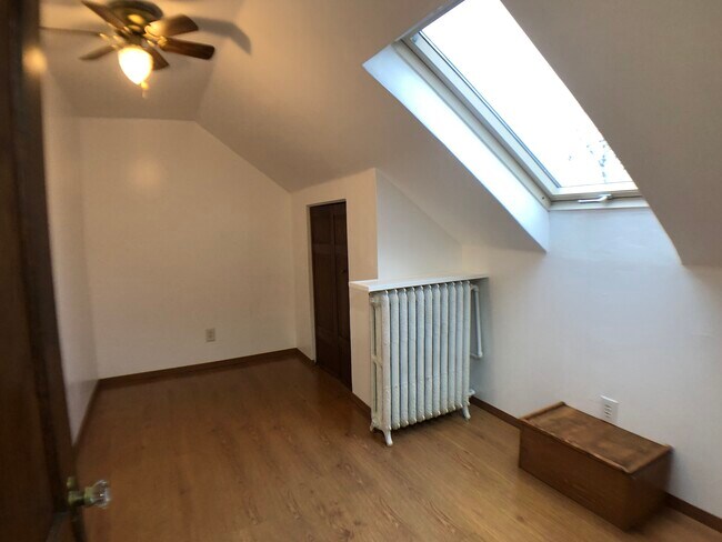 Building Photo - 581 Como Ave