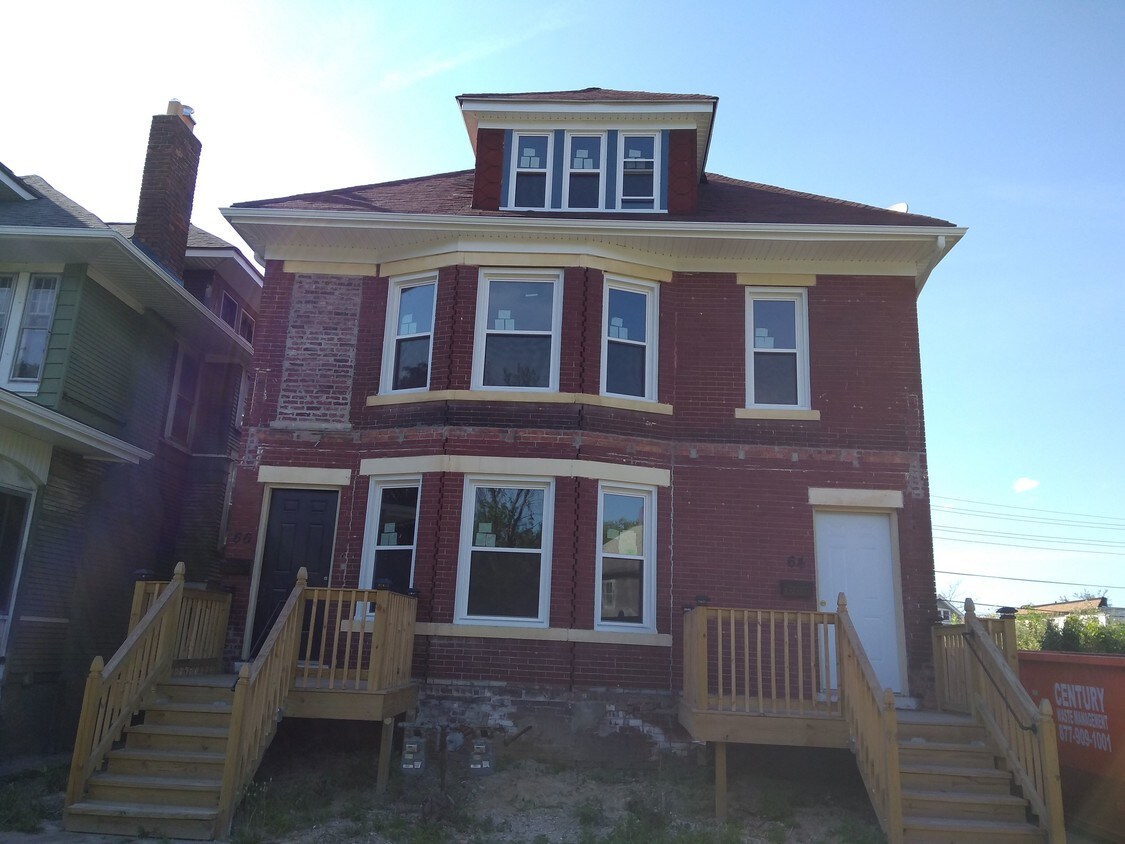 Building Photo - 64 Avalon St