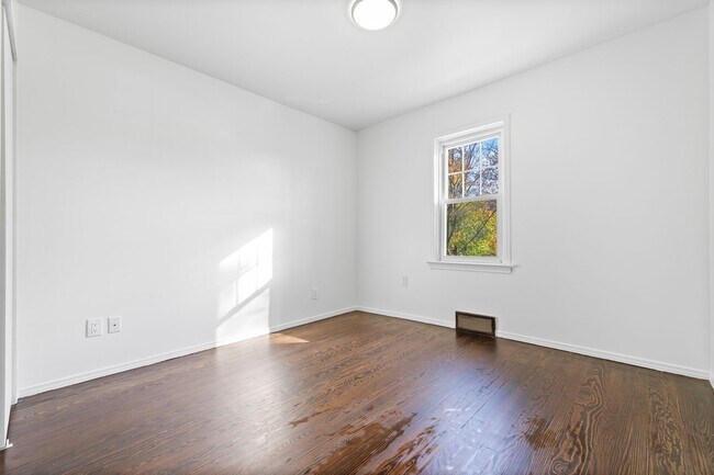 Foto del edificio - Welcome Home to a 2 bath 4 bedroom  home