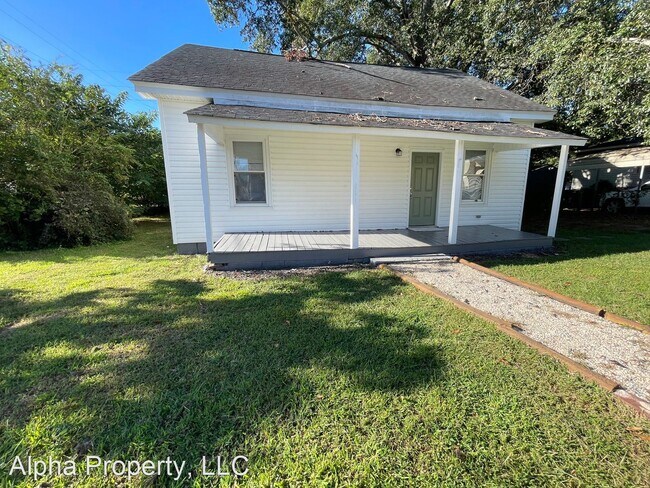 Building Photo - 2 br, 1 bath House - 4 Stewart Ave