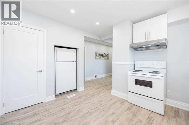 Building Photo - 35 Hartzel Rd