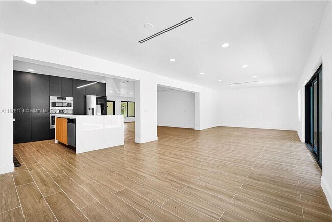 Foto del edificio - 10618 NE 11th Ave