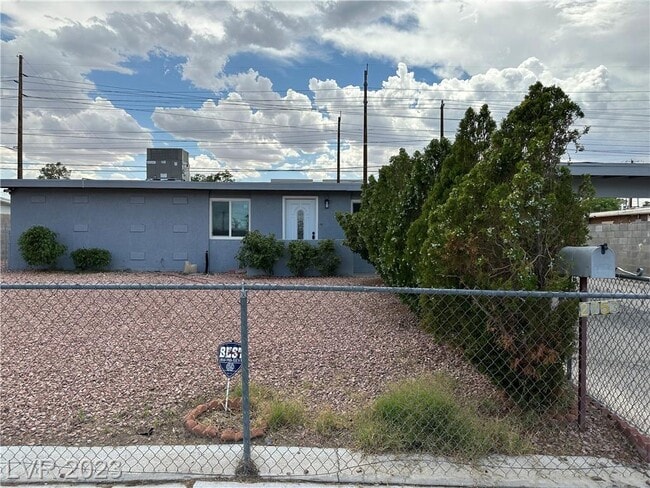 Building Photo - 2753 Talbot St