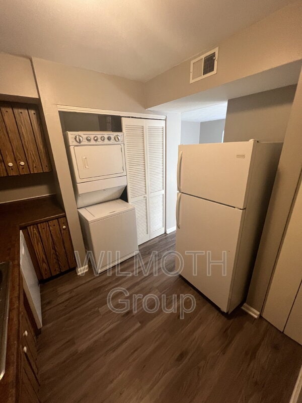 Building Photo - 1320 Millerwood Dr