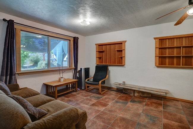 Foto del edificio - 1825 Vanderhoef Ln