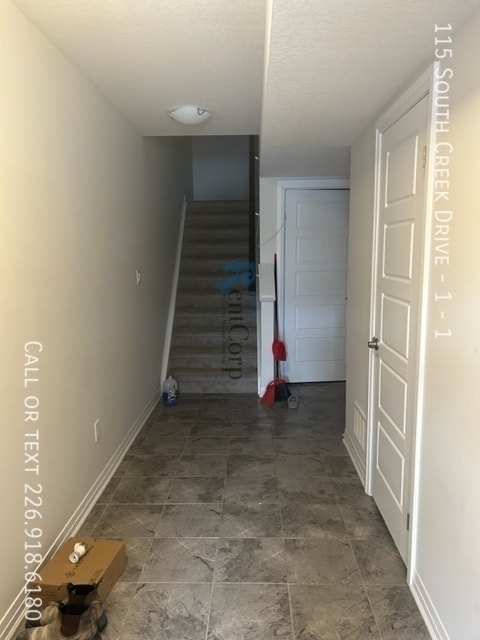 Building Photo - 115 S Creek Dr