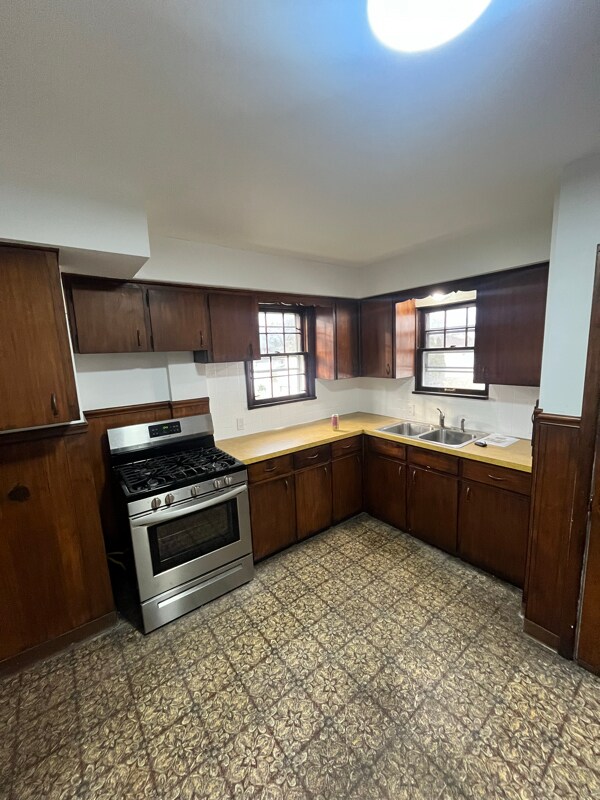 Foto del edificio - 896 Dan St