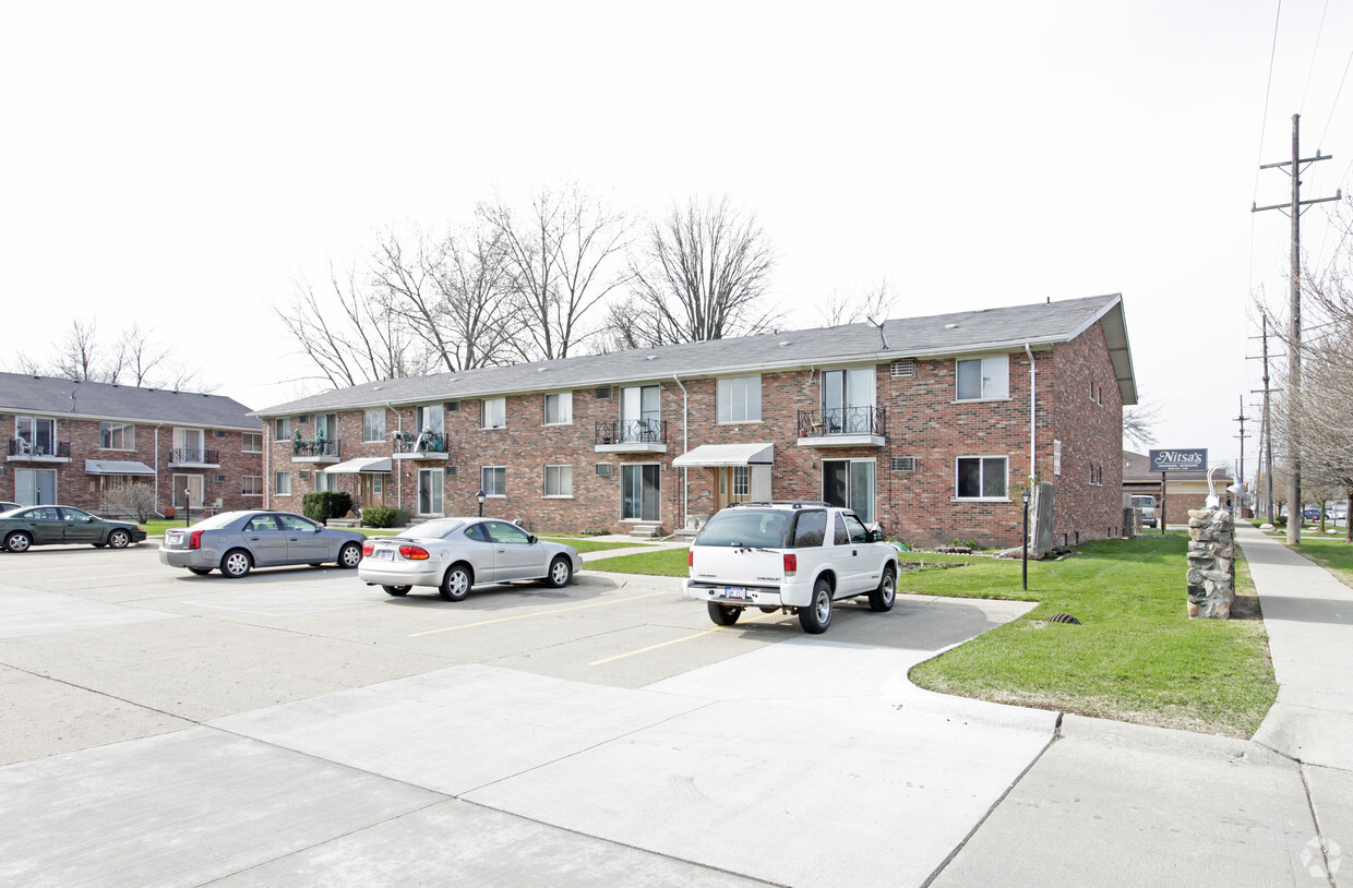 Moulon Square Apartments - Apartments in Saint Clair Shores, MI ...