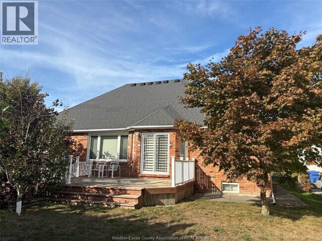 Photo du bâtiment - 823 Lake Shore Dr