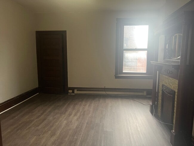 Building Photo - 1203 Reddour St