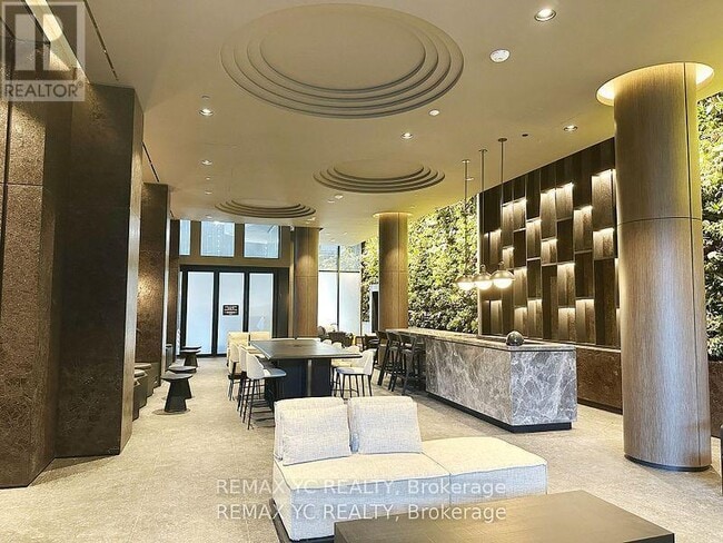 Photo du bâtiment - 120 Broadway Ave