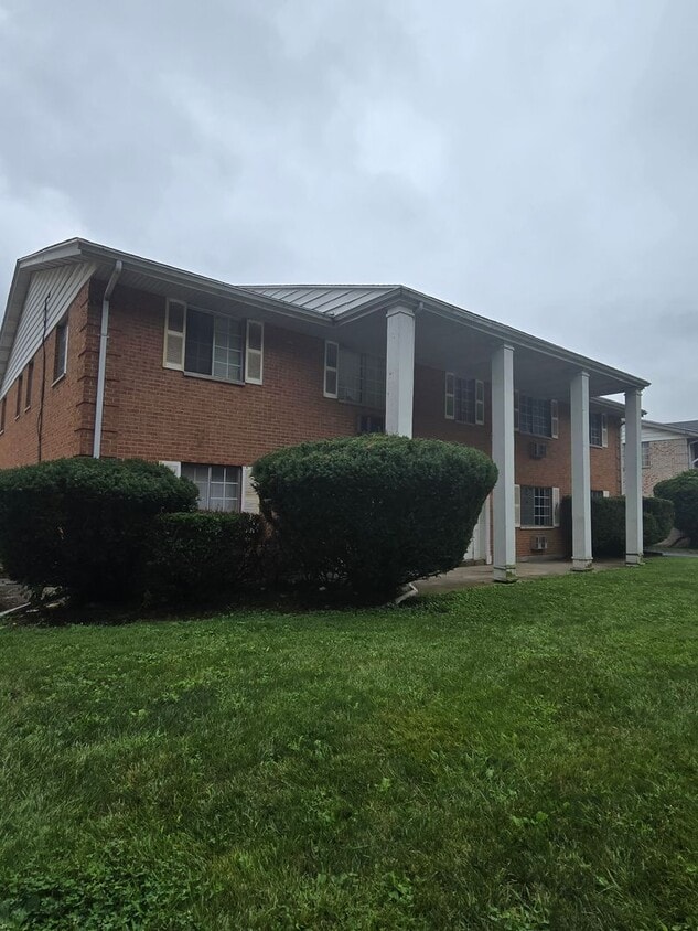 Primary Photo - SPRINGBANK APARTMENTS II