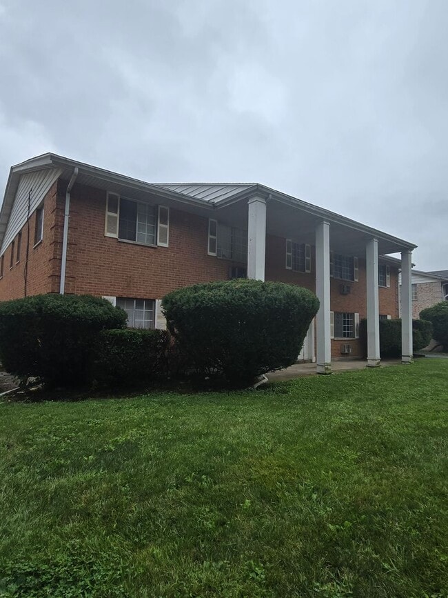 Building Photo - 4843-4865 Northcliff Dr