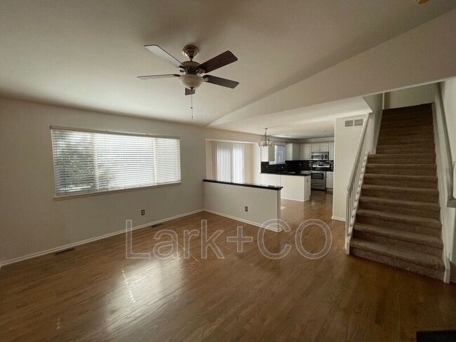 Building Photo - 9350 Cove Creek Dr